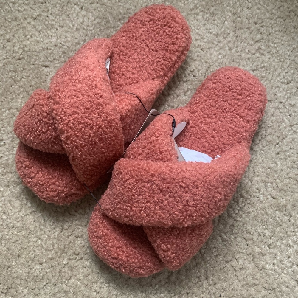 Vera Bradley teddy fleece sandal sz M NWT blush